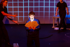 Curious-Incident-of-the-Dog-in-the-Night-Time-Production-Photo-064